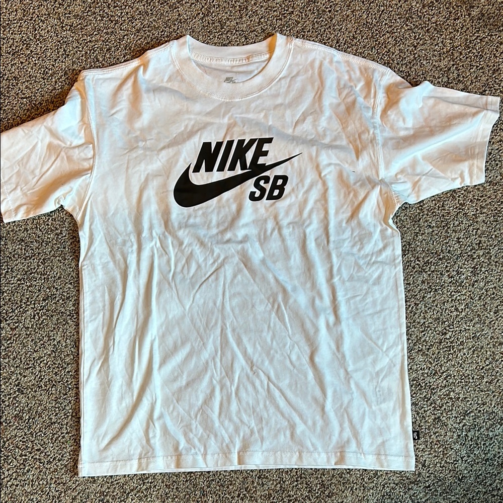 NWOT Nike SB White T-Shirt for Men